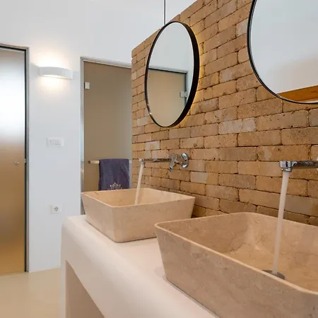 Utopia By Anna Platanou